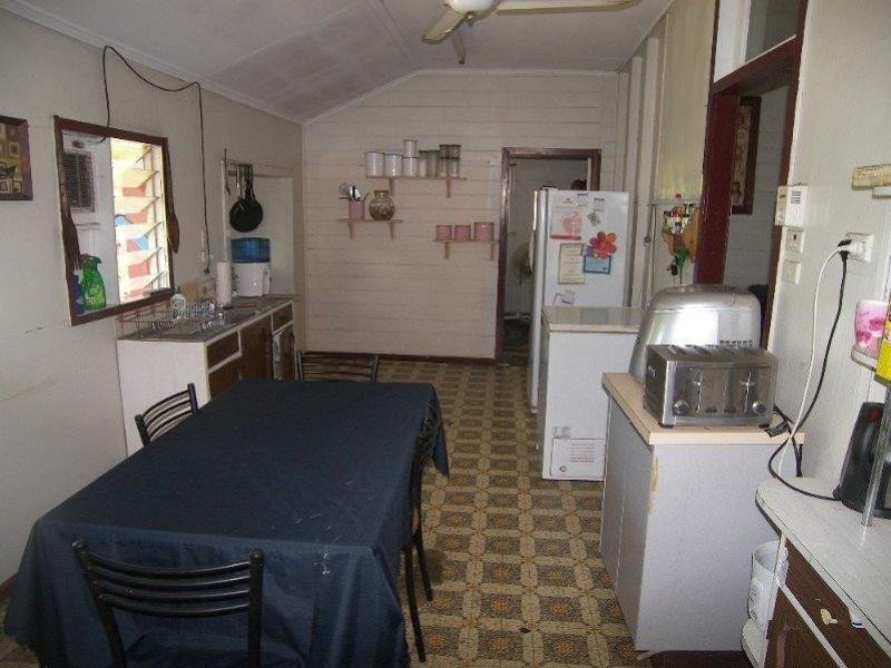 30 Medcraf street, Park Avenue QLD 4701