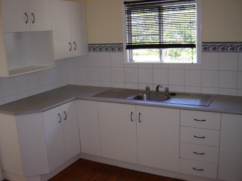 16 Medcraf street, Park Avenue QLD 4701