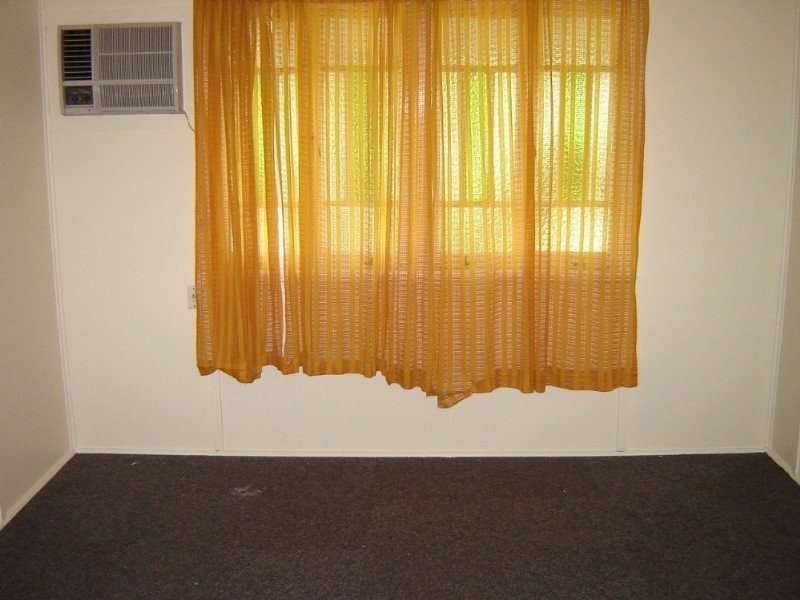 16 Medcraf street, Park Avenue QLD 4701