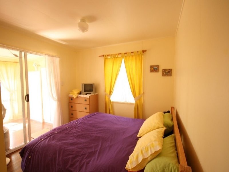 18 owen Jenkins Drive, Sarina Beach QLD 4737