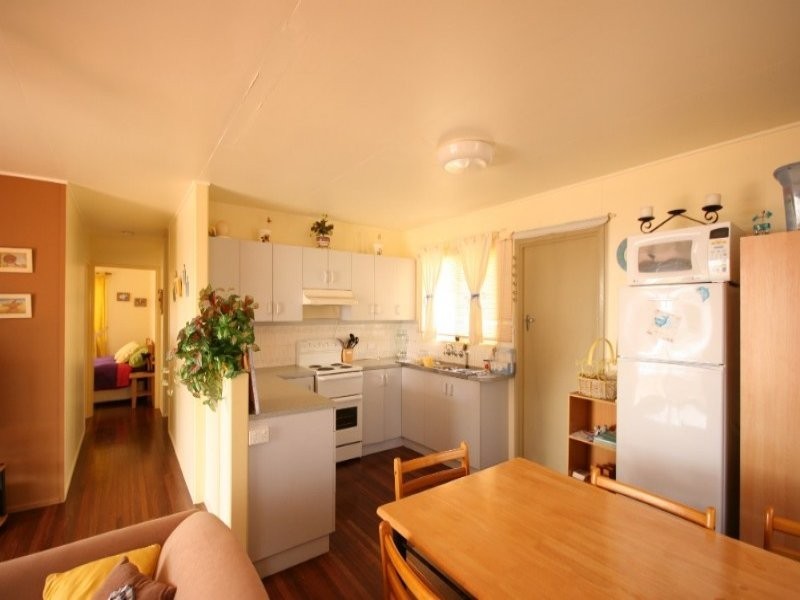 18 owen Jenkins Drive, Sarina Beach QLD 4737