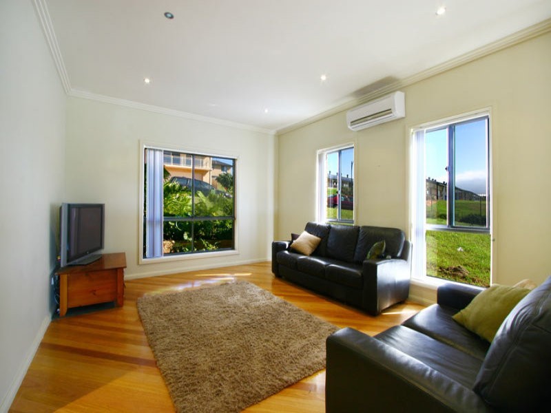8 Hayman Crescent, Shell Cove NSW 2529
