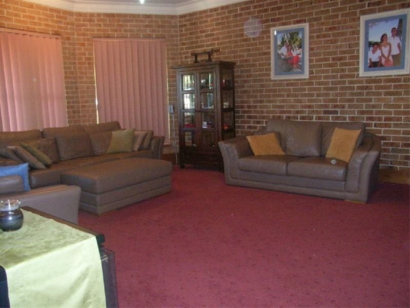 4 Sparta Close, Bossley Park NSW 2176