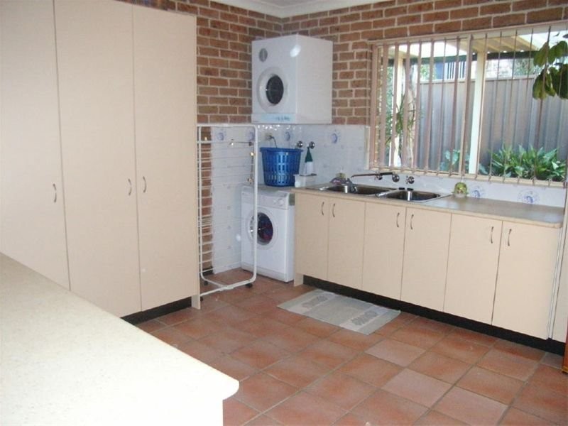 4 Sparta Close, Bossley Park NSW 2176