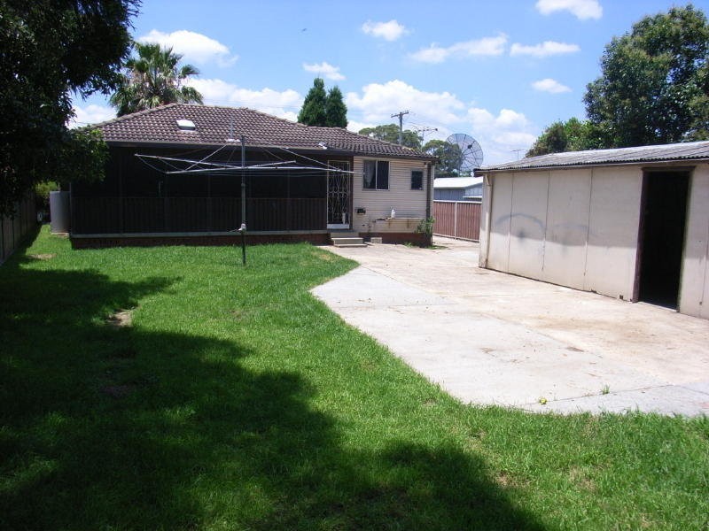 2 Dyson Place, Fairfield West NSW 2165