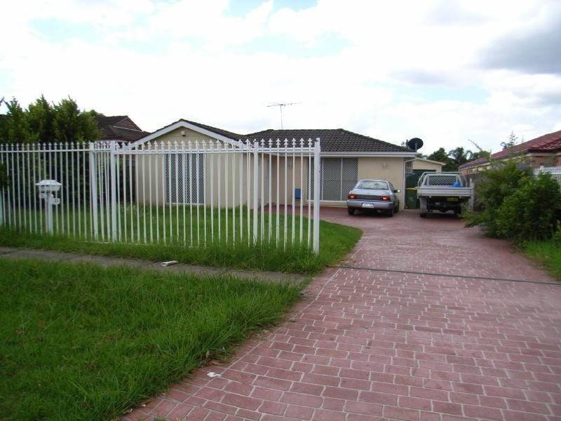 13 Rickard Road, Bossley Park NSW 2176