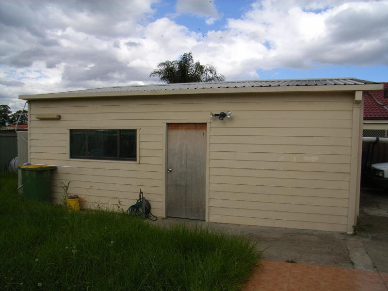 13 Rickard Road, Bossley Park NSW 2176