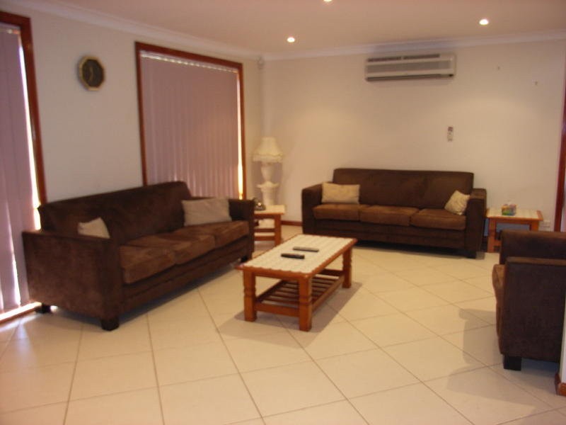 6 Ute Place, Bossley Park NSW 2176