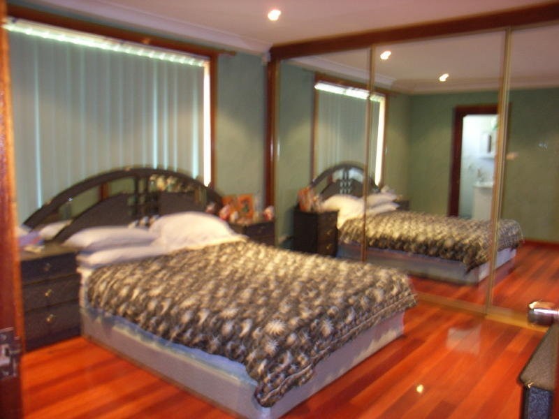 6 Ute Place, Bossley Park NSW 2176