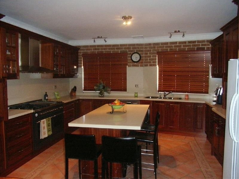 4 Sparta Close, Bossley Park NSW 2176