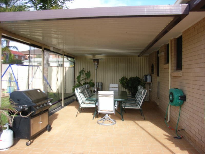 15 Sunny Place, St Johns Park NSW 2176