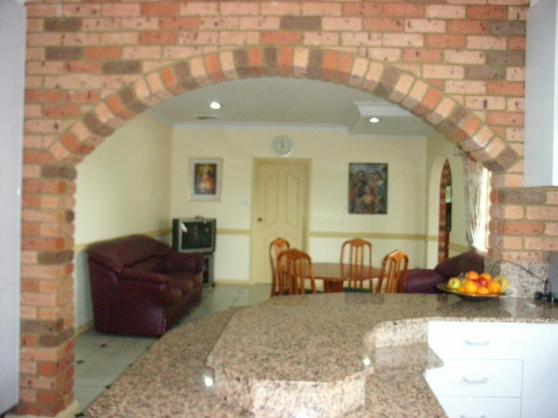 8 Hurkett Place, Bossley Park NSW 2176