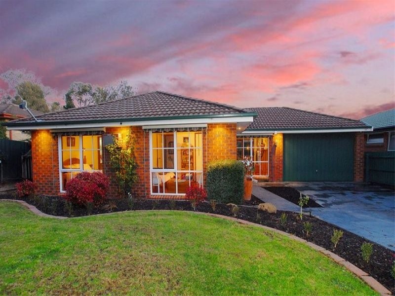 122 Langdale Drive, Croydon Hills VIC 3136
