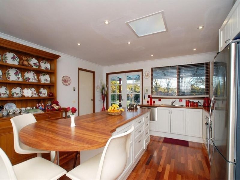 122 Langdale Drive, Croydon Hills VIC 3136
