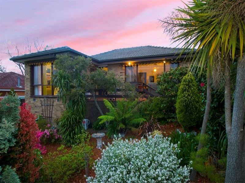 24 Avalon Grove, Ringwood North VIC 3134