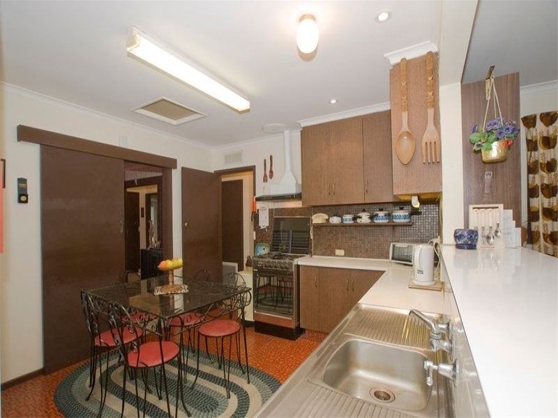 24 Avalon Grove, Ringwood North VIC 3134