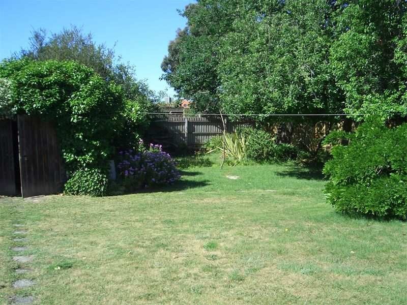 15 Derwent Street, Ringwood North VIC 3134