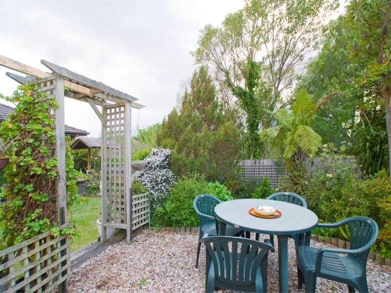 24 Avalon Grove, Ringwood North VIC 3134