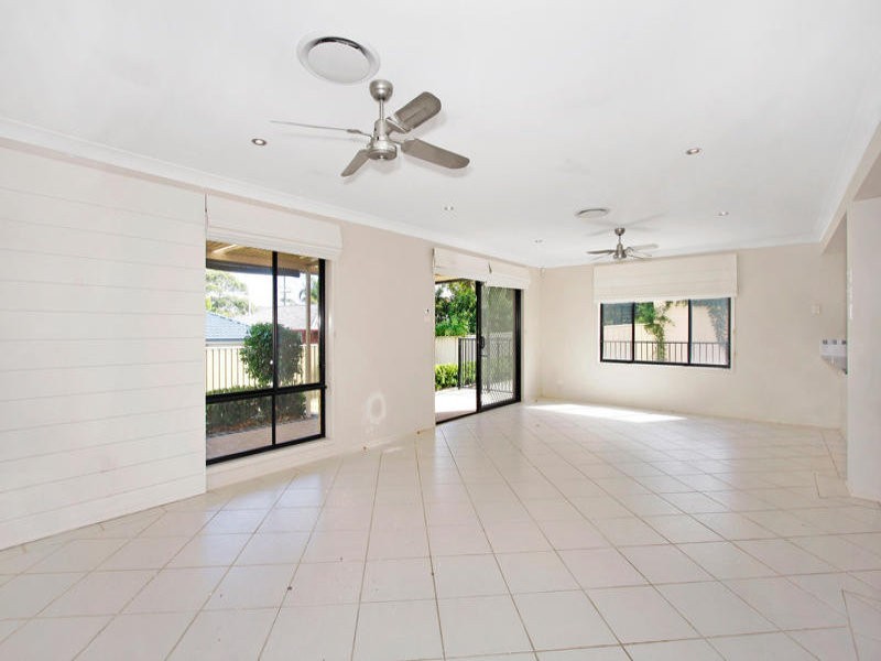 43 Lakin Street, Bateau Bay NSW 2261