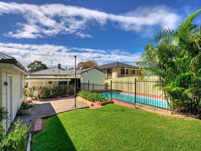 1 Garland Ave, Killarney Vale NSW 2261