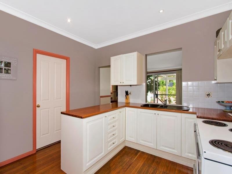 1 Garland Ave, Killarney Vale NSW 2261