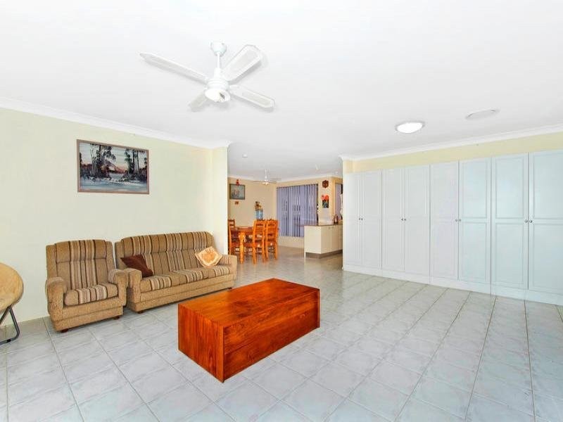 42 Brooke Ave, Killarney Vale NSW 2261
