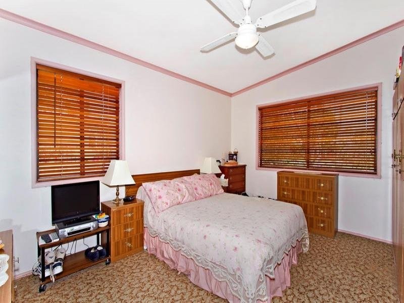 18 MacArthur Street, Killarney Vale NSW 2261