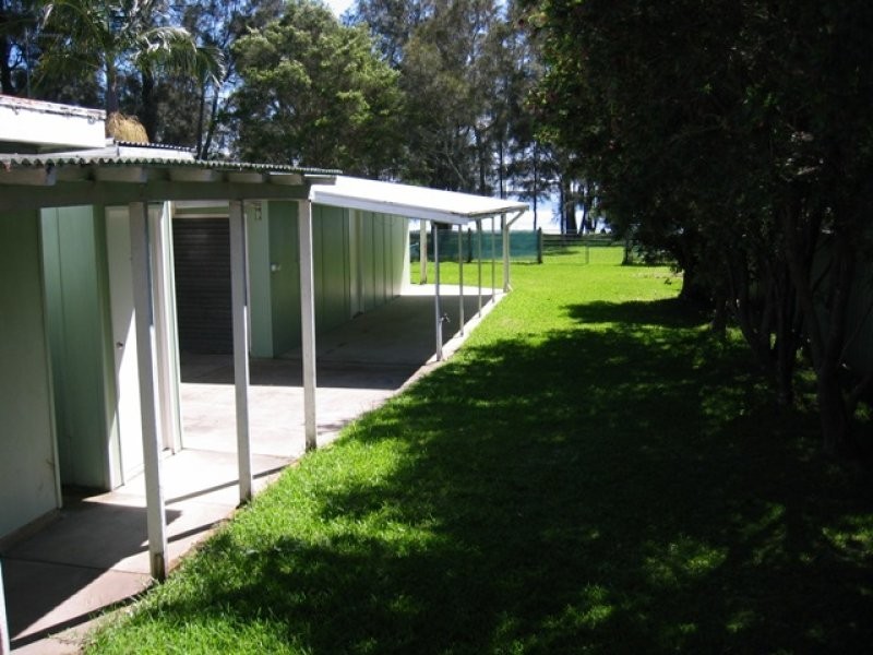 83 Lakedge Ave, Berkeley Vale NSW 2261