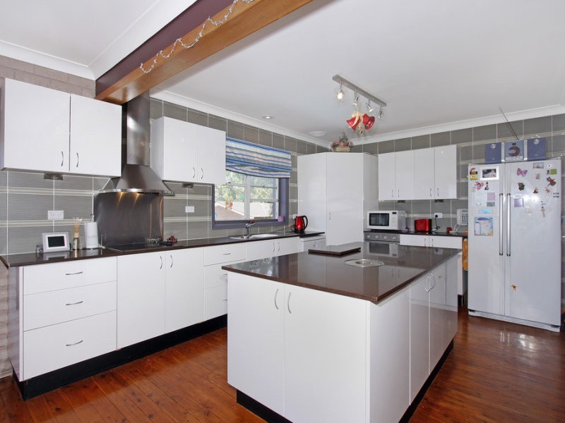 4 Norah Head Close, Bateau Bay NSW 2261