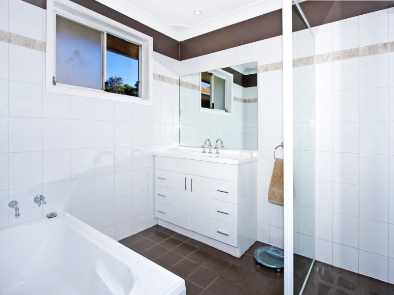84 Kerry Crescent, Berkeley Vale NSW 2261