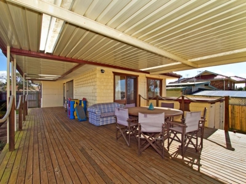 8 Cornish Avenue, Killarney Vale NSW 2261