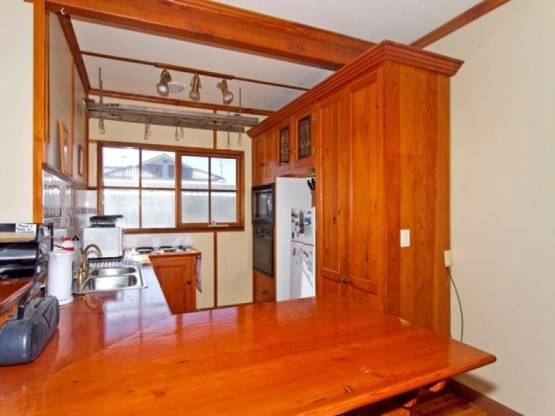 8 Cornish Avenue, Killarney Vale NSW 2261