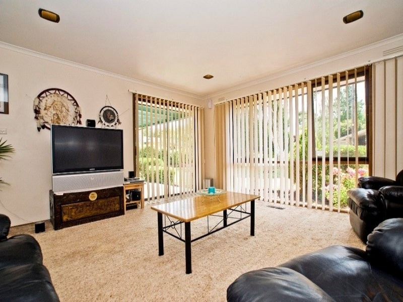 18 Arkarra Court, Mooroolbark VIC 3138