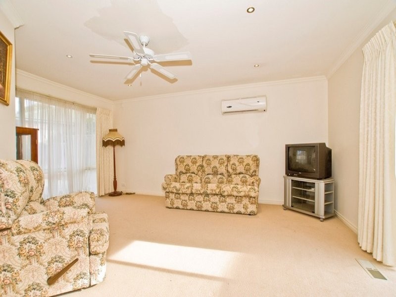 1 SELLICK DRIVE, Croydon VIC 3136