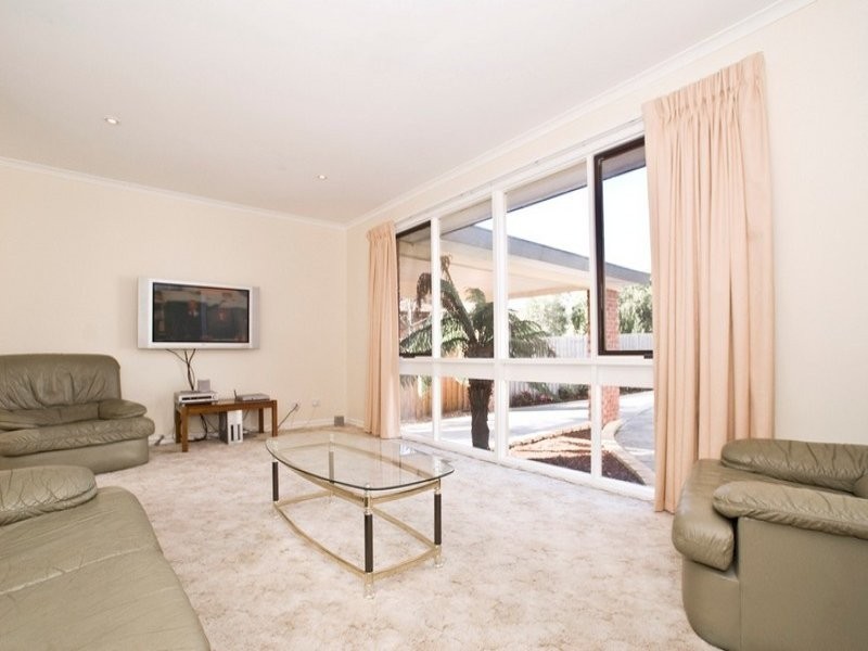 2 WOOLMER COURT, Croydon Hills VIC 3136