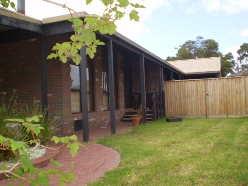 4 Furneaux Court, Frankston VIC 3199