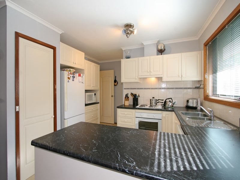 73 Grimwade Crescent, Frankston VIC 3199