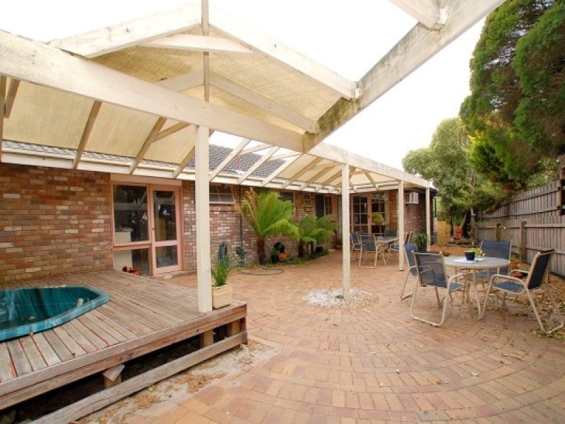 6 Devereaux Court, Frankston VIC 3199
