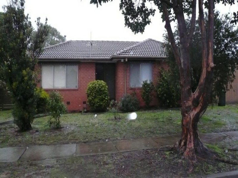 2 TAKETA CRESCENT, Frankston VIC 3199