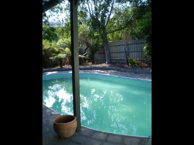 2 NETHERPLACE DRIVE, Frankston VIC 3199