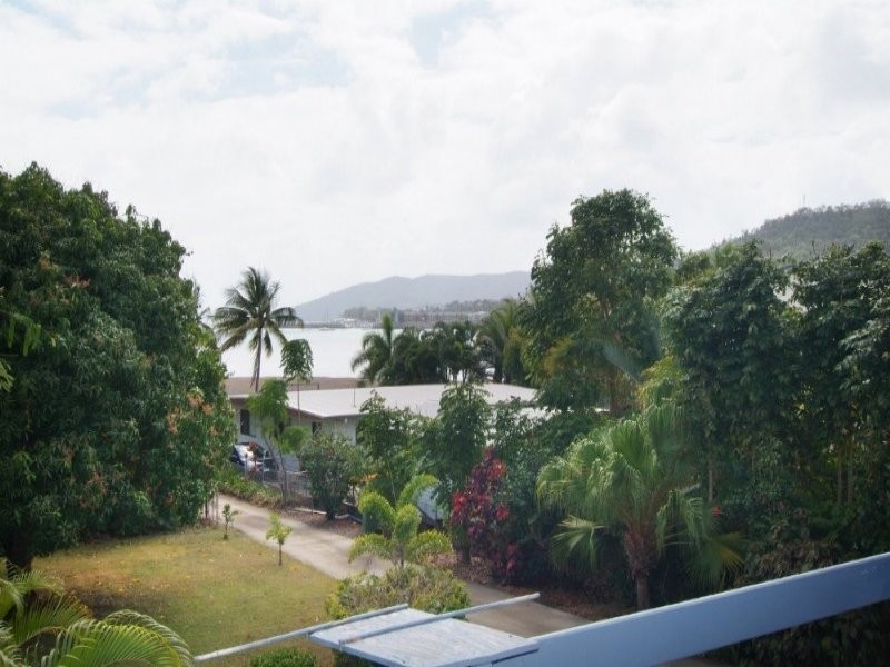 30a Coral Esplanade, Cannonvale QLD 4802