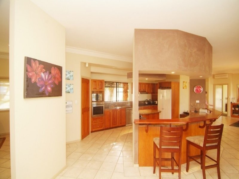 14 Hamilton Ave, Cannonvale QLD 4802