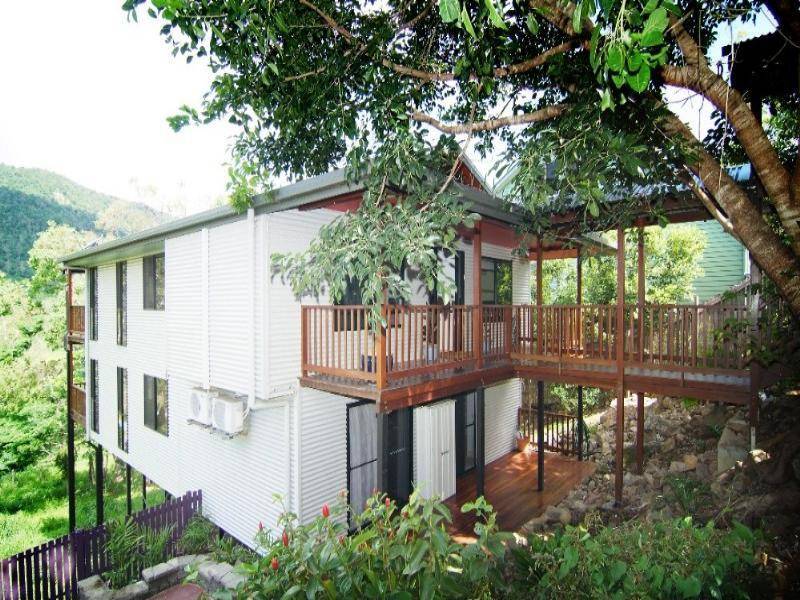 21 Daydream Court, Cannonvale QLD 4802