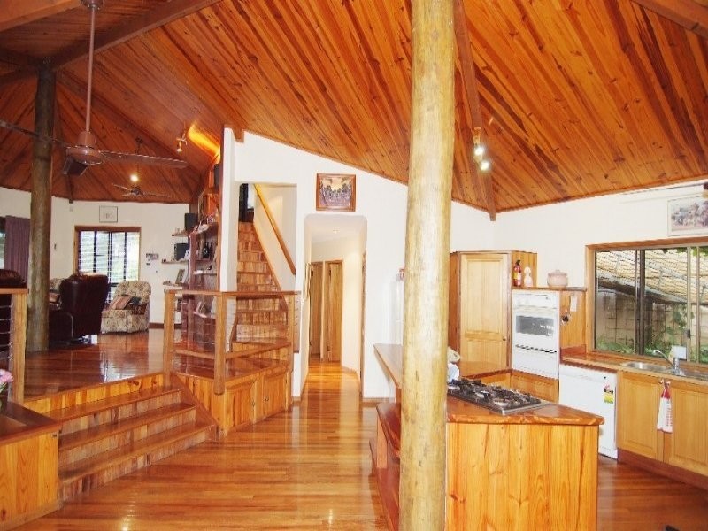 7 Jones Rd, Cannonvale QLD 4802