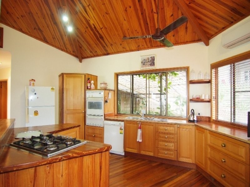 7 Jones Rd, Cannonvale QLD 4802