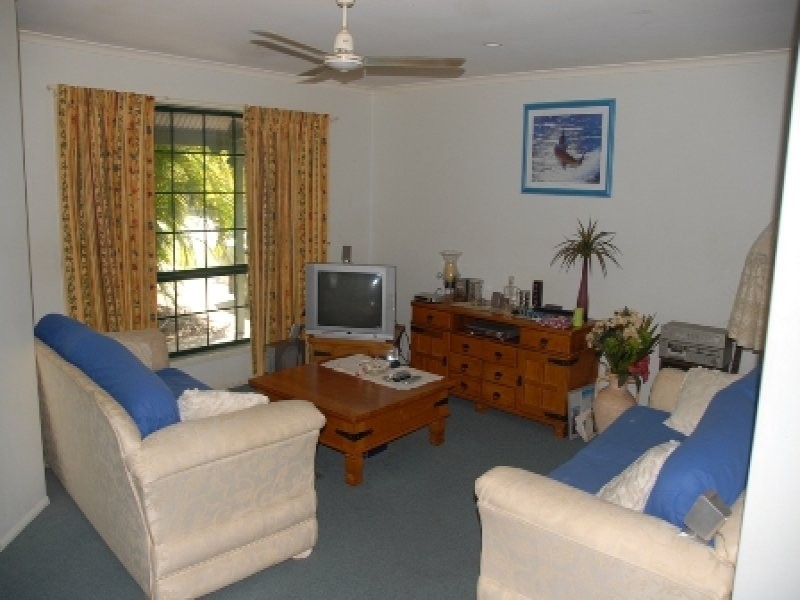 10 Cateran Close, Cannonvale QLD 4802