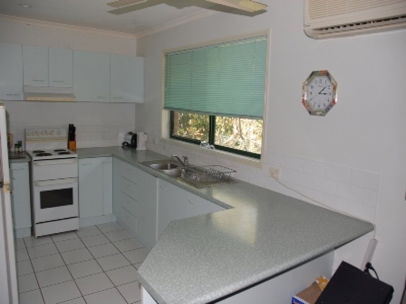 10 Cateran Close, Cannonvale QLD 4802