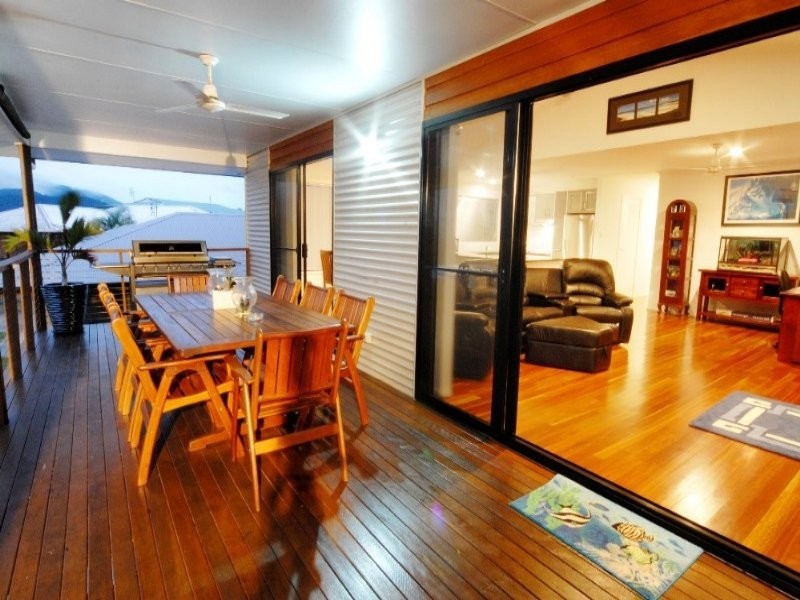 55 Country Rd, Cannonvale QLD 4802