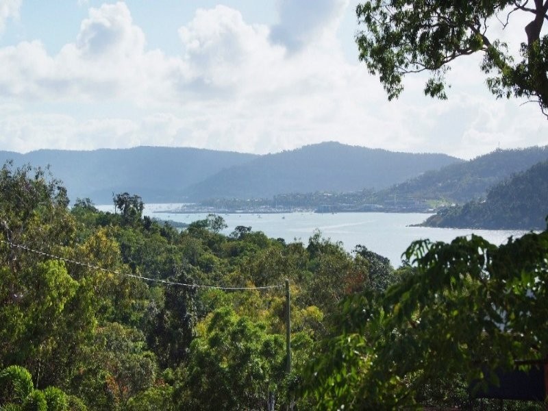 135 Parkland Drive, Cannonvale QLD 4802