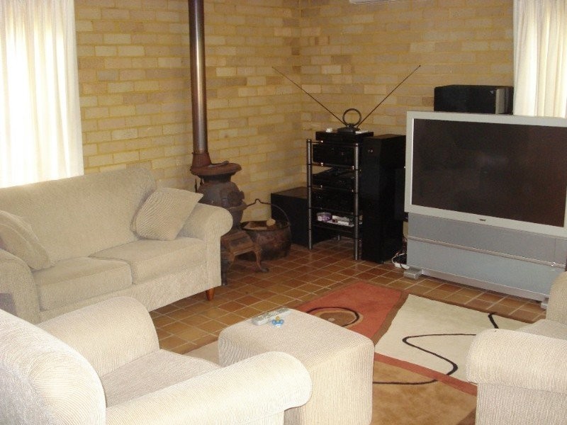 25 St Georges Cres, Sandy Point NSW 2172